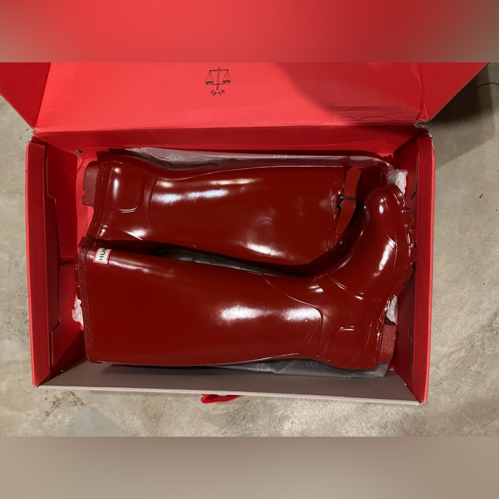 HUNTER BOOTS : Women's Original Tall Gloss Rain Boots / EUC